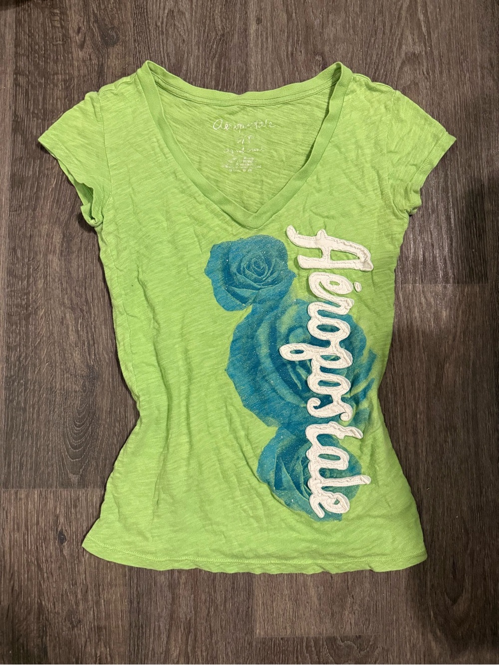 Y2K Aeropostale Women's Lime V-Neck Tee with Blue Rose Graphic